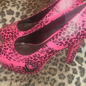 Metal Mulisha pink high heel pumps size 10